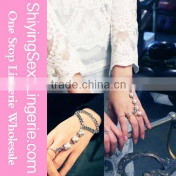 Noble Party Pearl and Chain Bracelet with Ring