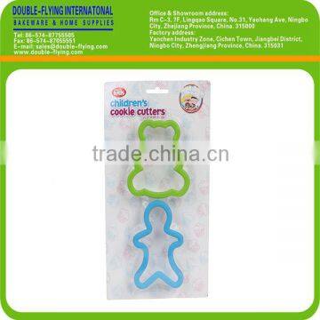 Plastic Bear & Gingerbread Man Shaped Cookie Cutter with TPR head and Cake Decoration