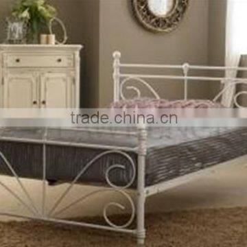 High Quality Home Furnture Wrought Iron Metal Beds In White From China Supplier