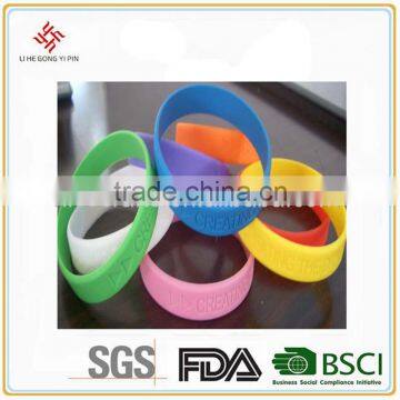 Factory direct sales eco-friendly fashion engraved slap silicone bracelet