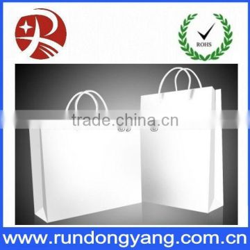 white paper bag with handle for packing gift from guangdong factory