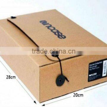 Rectangular corrugated paper boxes with handle