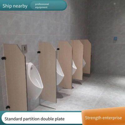 Разделители туалетов в торговых центрах и метро. Панели-разделители с высокой плотностью. Влагостойкие и антибактериальные панели с деревянной текстурой. Всемирные студенческие игры ФИСУ 2021 в Чэнду