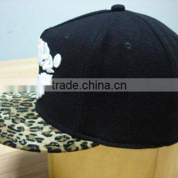 Custom 3D Sexy Mouth Embroidery Leopard 5 Panel Woolen Metal Buckle Snapback Cap photo-2
