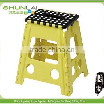 colorful hand-held cheap outdoor plastic foldable stools