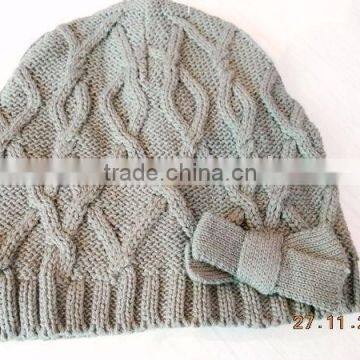 fashion knitted beanie with bow