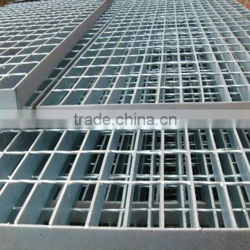 Galvanized Gratings I beam email:fence@apnetting.com