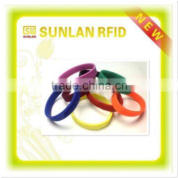 2015 Colorful Waterproof 125kHz RFID Silicone Wristband photo-2