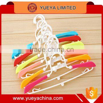 foldable and flexable plastic clothes hangers