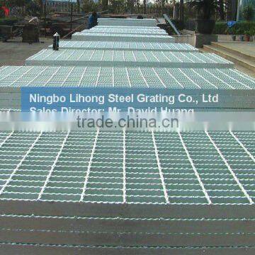 serrated style metal grating