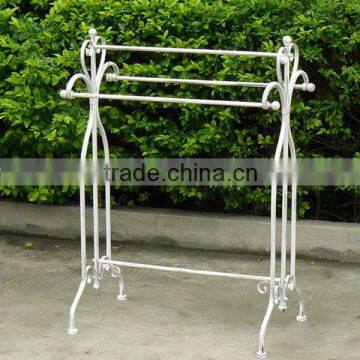 2015 Vintage White Metal Standing Towel Rack