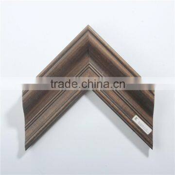 Natural wood frame moulding