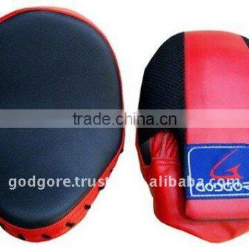 Durable Hand Crafted Eva Foam Padding Standard Red and Black Artificial Leather and Cool Mesh Kick Boxing Focus Mitts