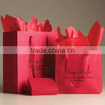 Printed glossy oil finish Kraft paper bag, Paper t shirt bag for shopping in supermarket wholesale