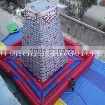 Inflatable climbing wall/inflatable climbing