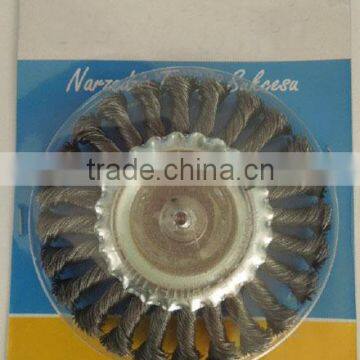 Wheel brush with shaft, knotted wire