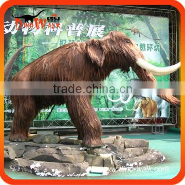 Animatronic animal mammuthus primigenins 4 meters long