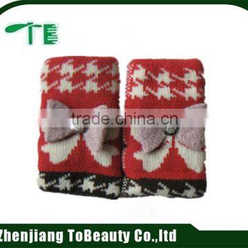 orange knitted gloves with bowknot accessory