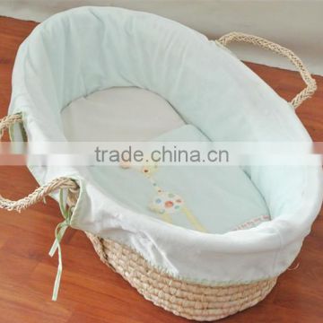 Maize moses basket with dressings