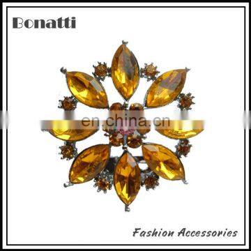 elegant design brass crystal brooches