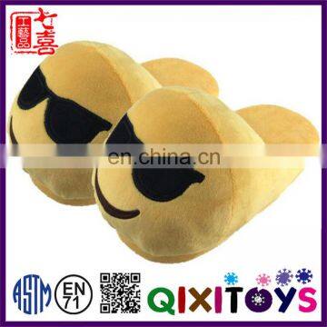 Hot selling popular plush emoji slipper cute design comfortable home slipper wholesale custom