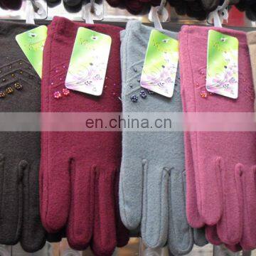 Wool full finger gloves with pearl