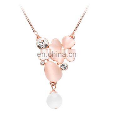 New Hot Sale Beautiful Rose Gold Rhinestone Clover Big Pearl Pendant Necklace Design For Party Weeding