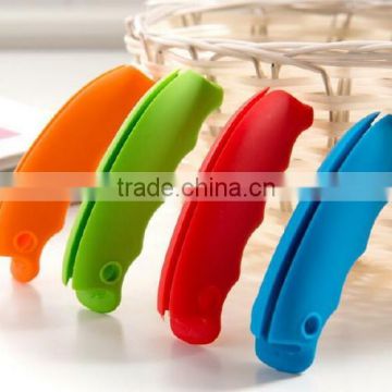 Factory price portable silicone shopping bag handle