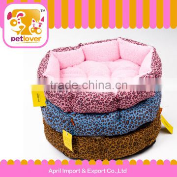 Comfortable circular pet bed for dog and cat