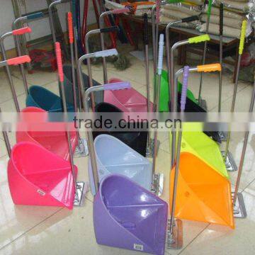 plastic cleaning dustpan