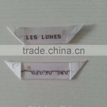 2017 High Quality Mitre Folded High Density Damask Woven Labels