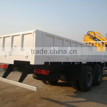 sinotruk truck with crane