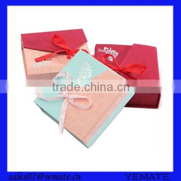 Elegant ribbon closure recycled cardboard crystal ring packing box with silver logo