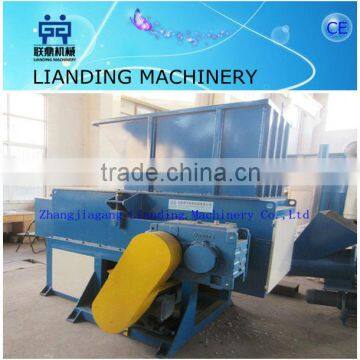 Plastic shredder with single shaft design