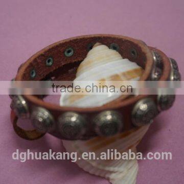 Hook closure bracelet vegetable tanned cow leather