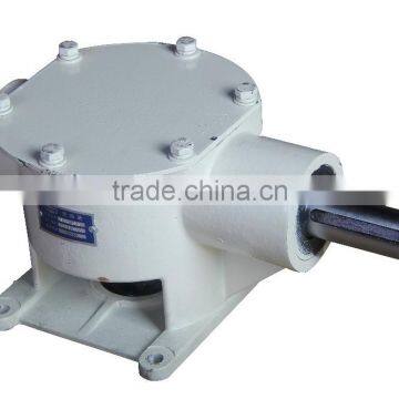 Customized harvester gearbox for agricultural machine