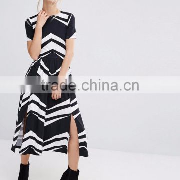 women's short sleeve Midi Dress In Chevron Print