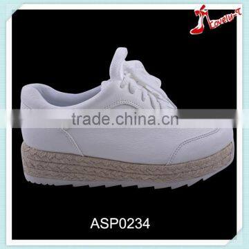 Factory OEM PU upper lace up uneven sole winter sport shoes with straw raising block