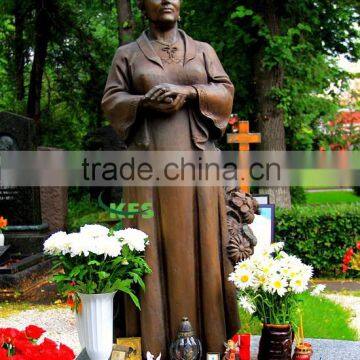 Bronze famous Russian female singer statue