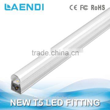 Retrofit integrated LED T5 fitting 5W 0.3m