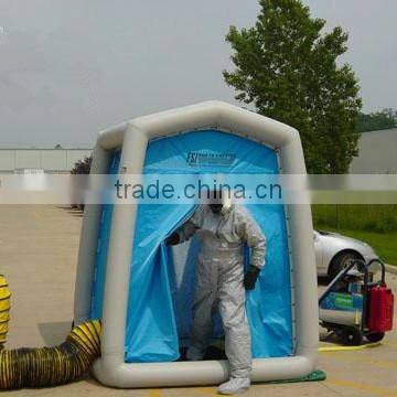 Folding portable inflatable shower decontamination tent for fire fighting