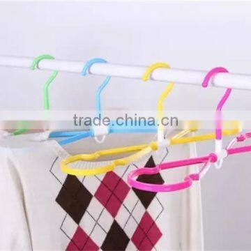 Dry wet amphibious rotating three-dimensional hangers