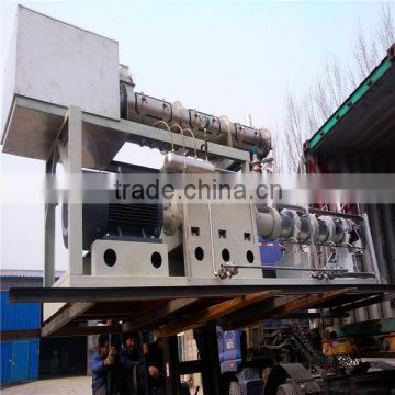 Double screw extruder with pre-conditioner