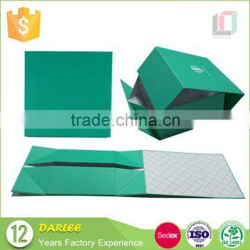 High quality folding clamshell magnet luxury clothing packaging