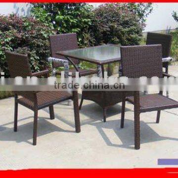 simple rattan table