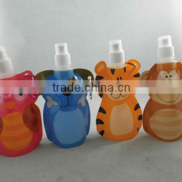 animal shape plastic folable water bottle with carabiner