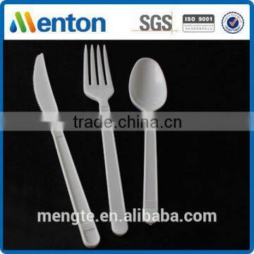 white disposable pp airline cutlery