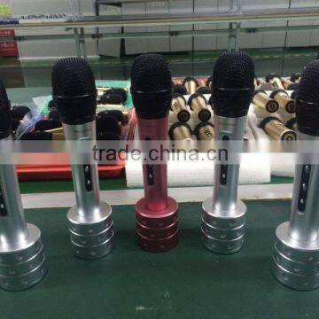 2016 New Design Microphone Q7 Wireless Handheld Metal Condenser Microphone Recording With Speaker For Smartphones photo-3