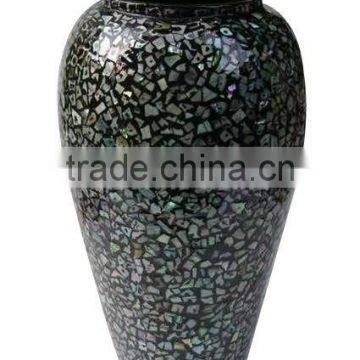 Round Black and White Colored Lacquer Flower Vase