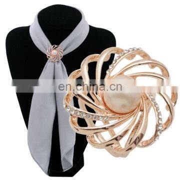 Euramerican Style Spiral Large Pearl Flower Scarf Buckle withThree Rings